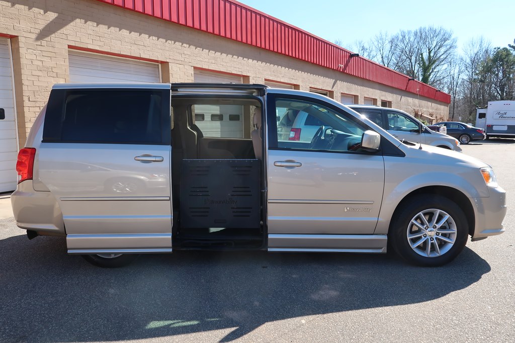 Photo 28 of this DODGE GRAND CARAVAN
