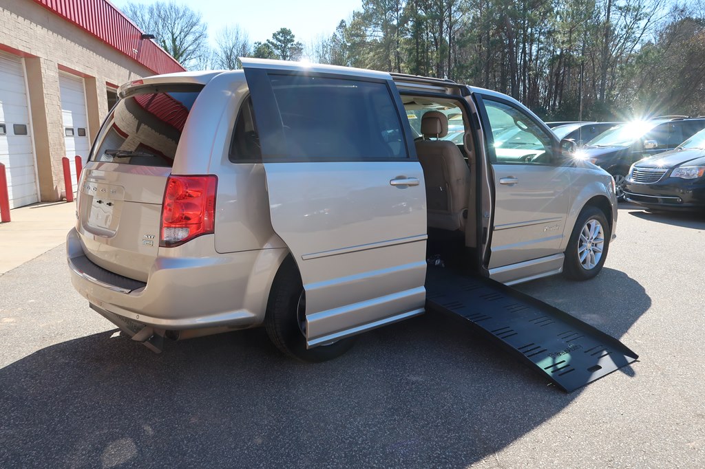 Photo 44 of this DODGE GRAND CARAVAN