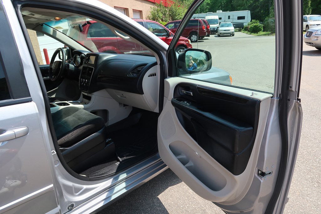 Photo 29 of this DODGE GRAND CARAVAN