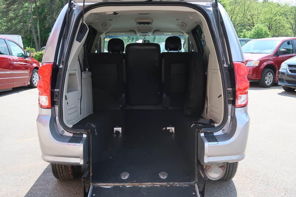 Photo 2 of this DODGE GRAND CARAVAN
