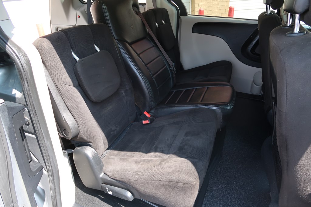 Photo 4 of this DODGE GRAND CARAVAN