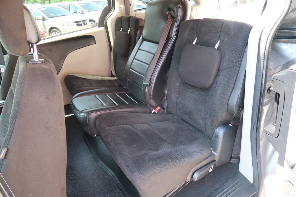 Photo 28 of this DODGE GRAND CARAVAN