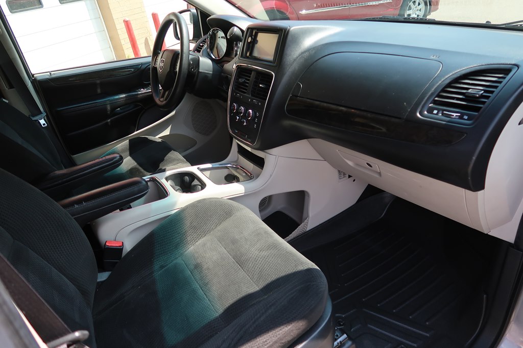 Photo 5 of this DODGE GRAND CARAVAN
