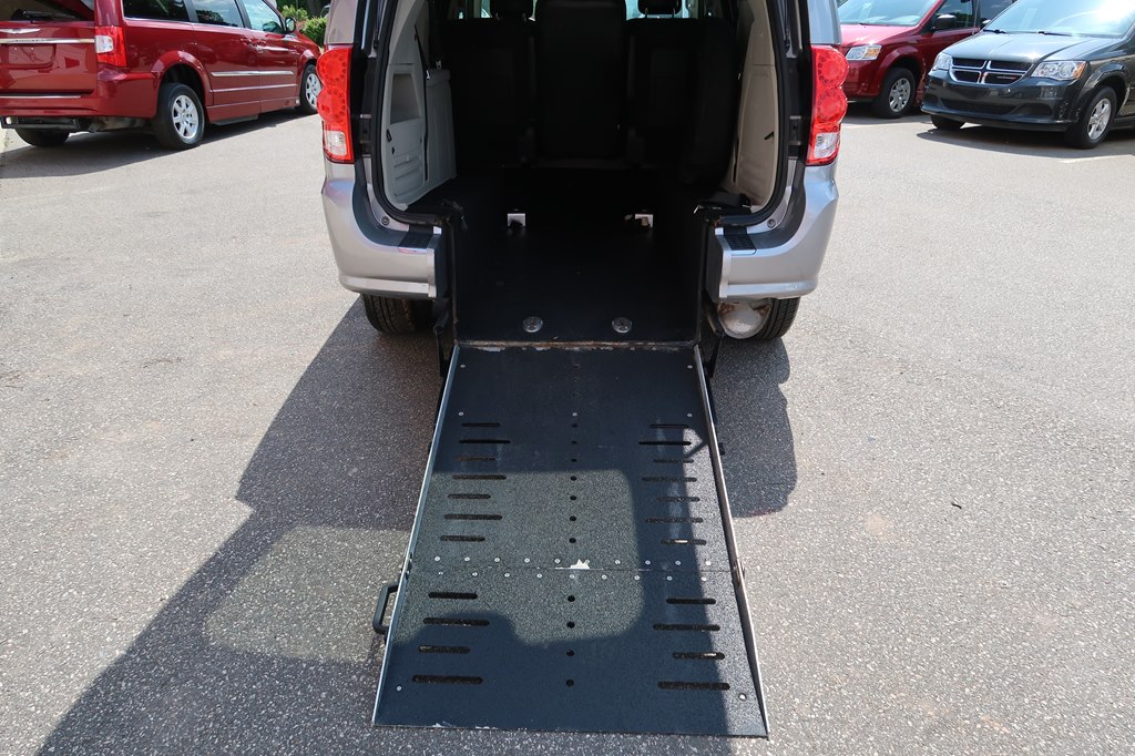 Photo 21 of this DODGE GRAND CARAVAN