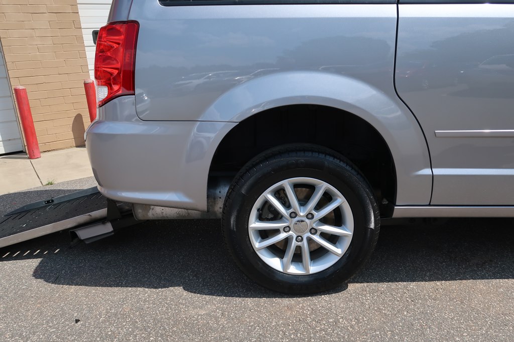 Photo 34 of this DODGE GRAND CARAVAN