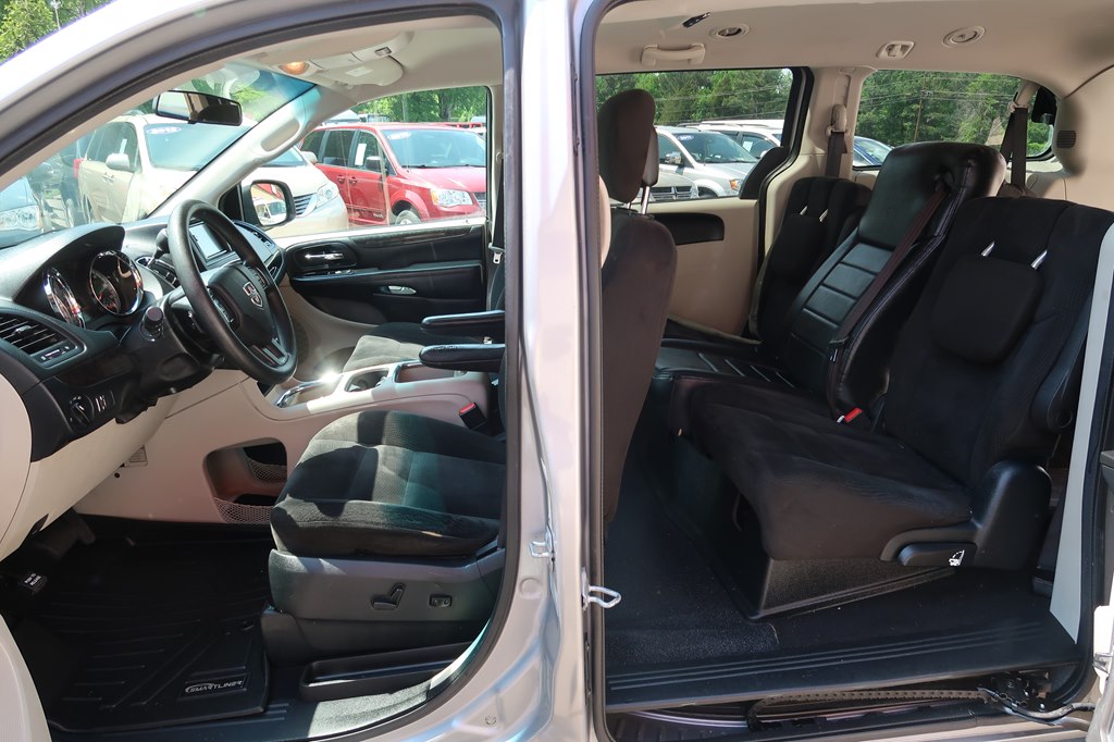 Photo 3 of this DODGE GRAND CARAVAN