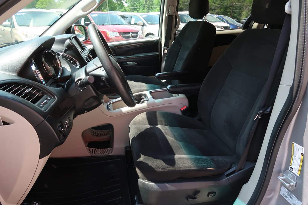 Photo 27 of this DODGE GRAND CARAVAN