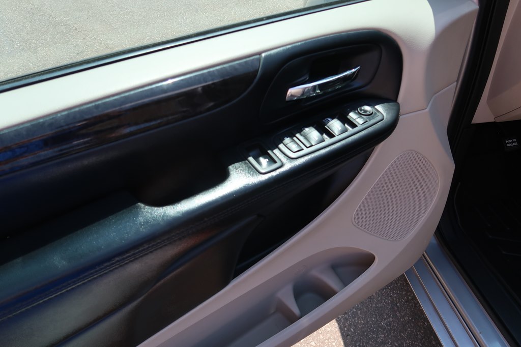Photo 25 of this DODGE GRAND CARAVAN
