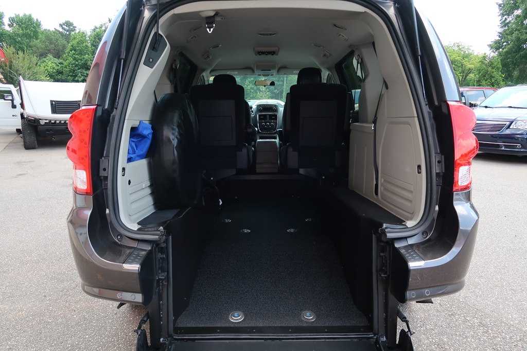 Photo 4 of this DODGE GRAND CARAVAN