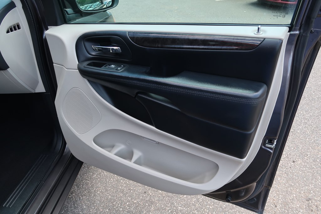 Photo 55 of this DODGE GRAND CARAVAN