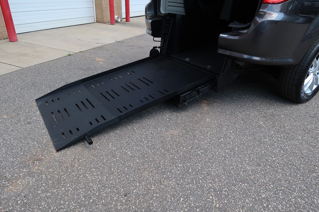 Photo 26 of this DODGE GRAND CARAVAN