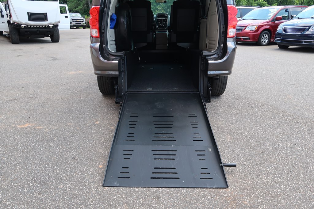 Photo 28 of this DODGE GRAND CARAVAN