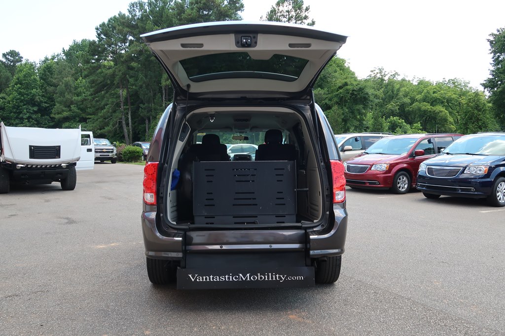 Photo 21 of this DODGE GRAND CARAVAN