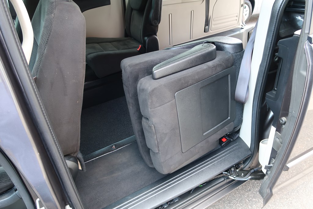 Photo 49 of this DODGE GRAND CARAVAN