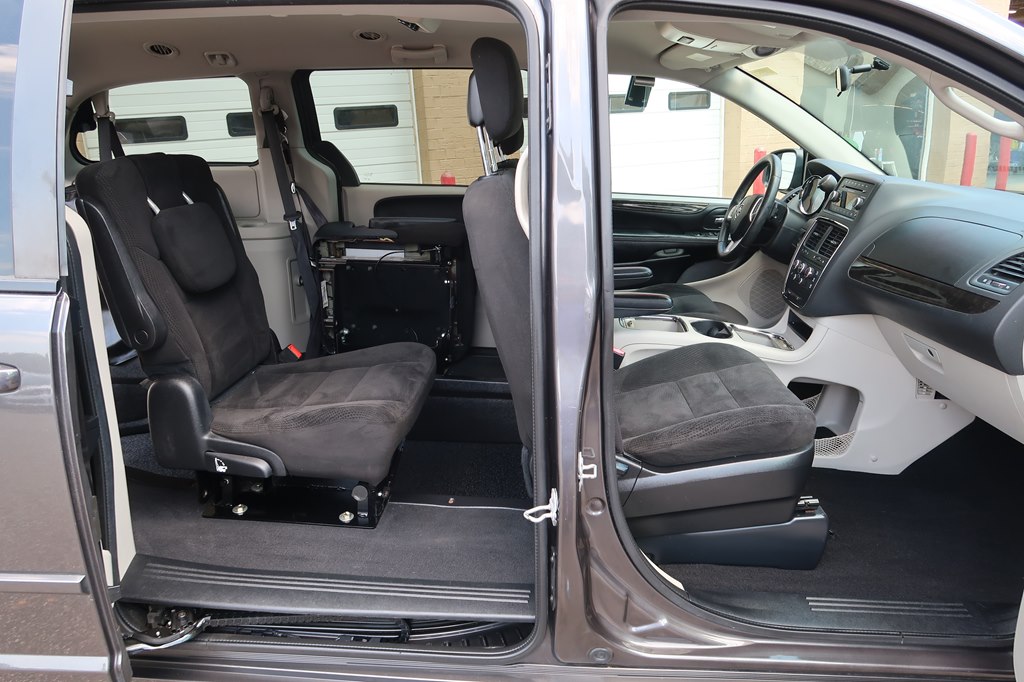 Photo 51 of this DODGE GRAND CARAVAN