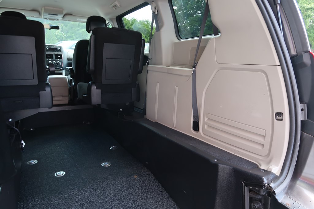 Photo 32 of this DODGE GRAND CARAVAN