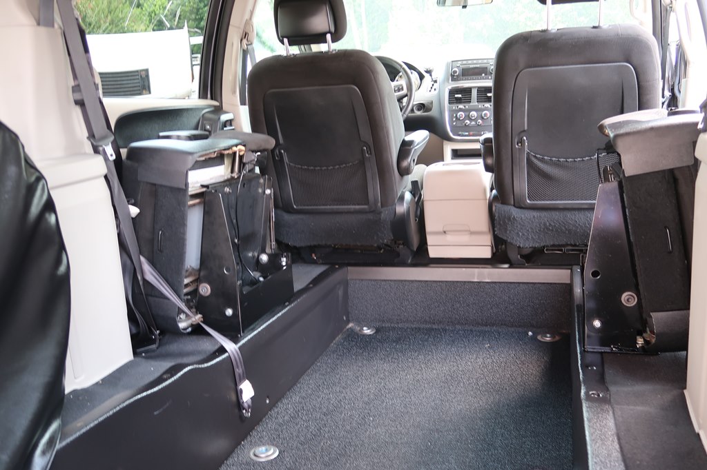 Photo 2 of this DODGE GRAND CARAVAN