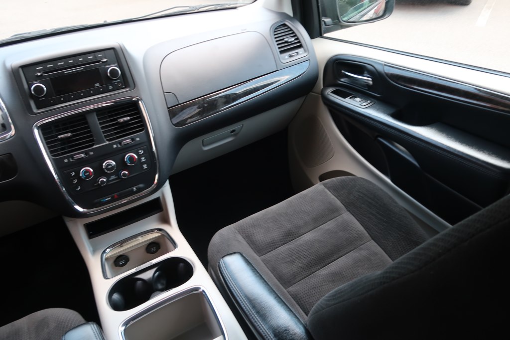 Photo 38 of this DODGE GRAND CARAVAN