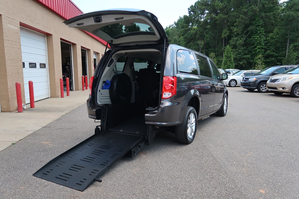 Photo 27 of this DODGE GRAND CARAVAN