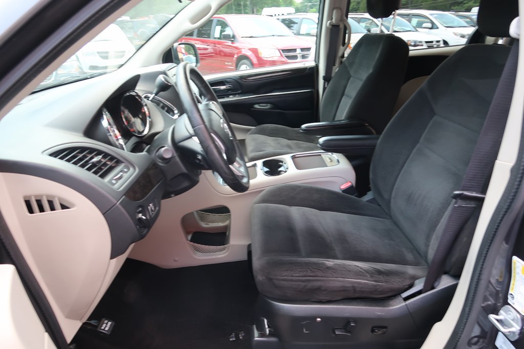 Photo 42 of this DODGE GRAND CARAVAN