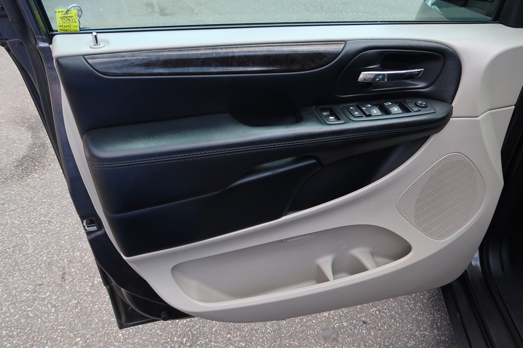 Photo 40 of this DODGE GRAND CARAVAN