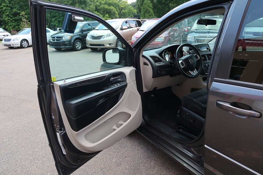 Photo 39 of this DODGE GRAND CARAVAN