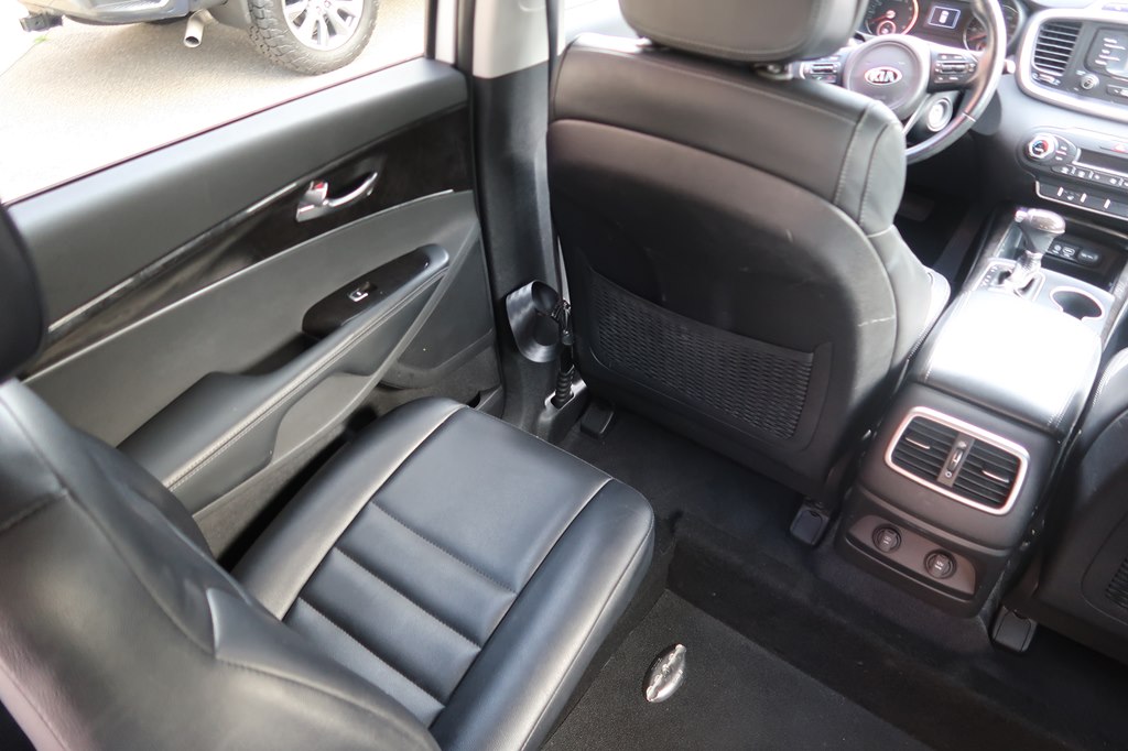 Photo 39 of this KIA SORENTO
