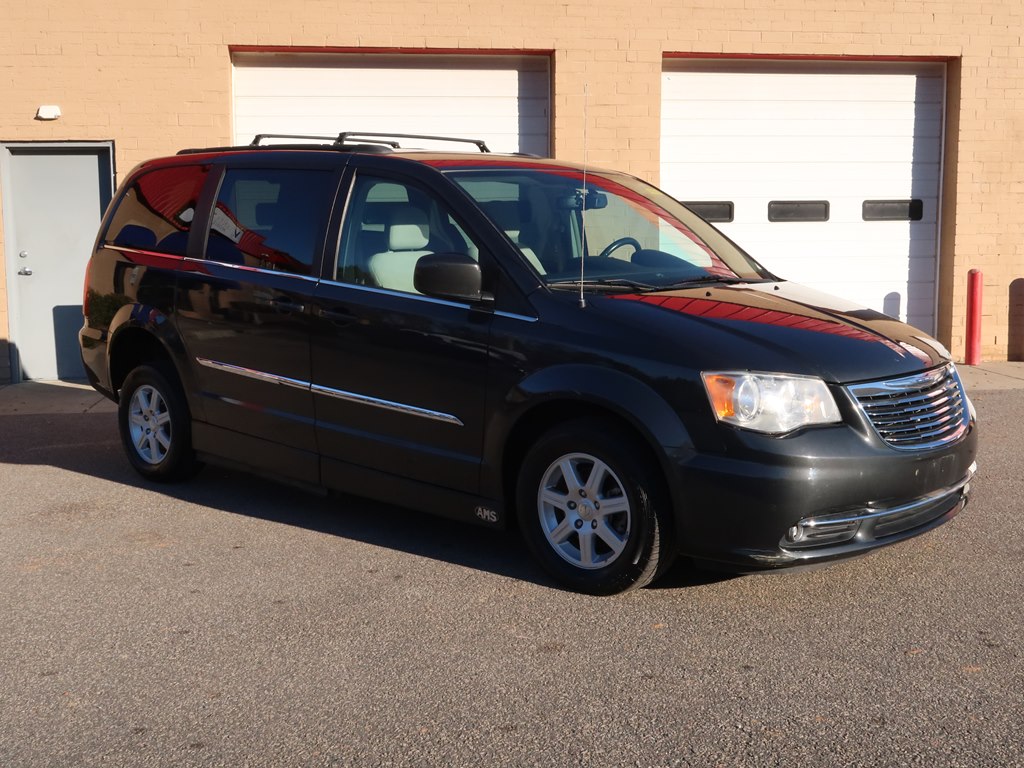 Photo 10 of this CHRYSLER TOWN & COUNTRY