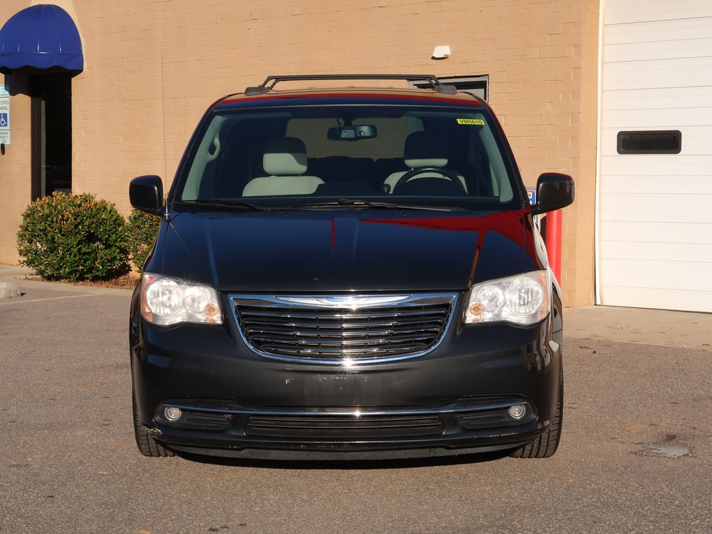 Photo 13 of this CHRYSLER TOWN & COUNTRY