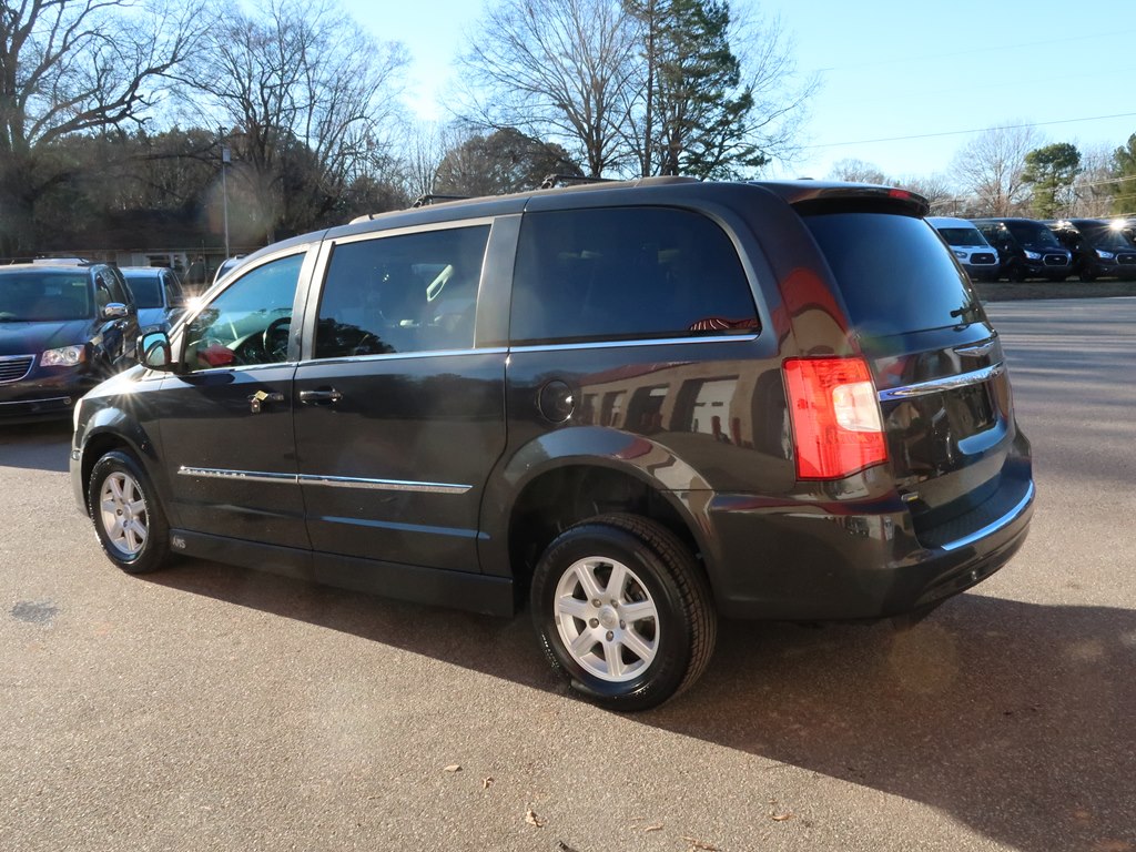 Photo 18 of this CHRYSLER TOWN & COUNTRY