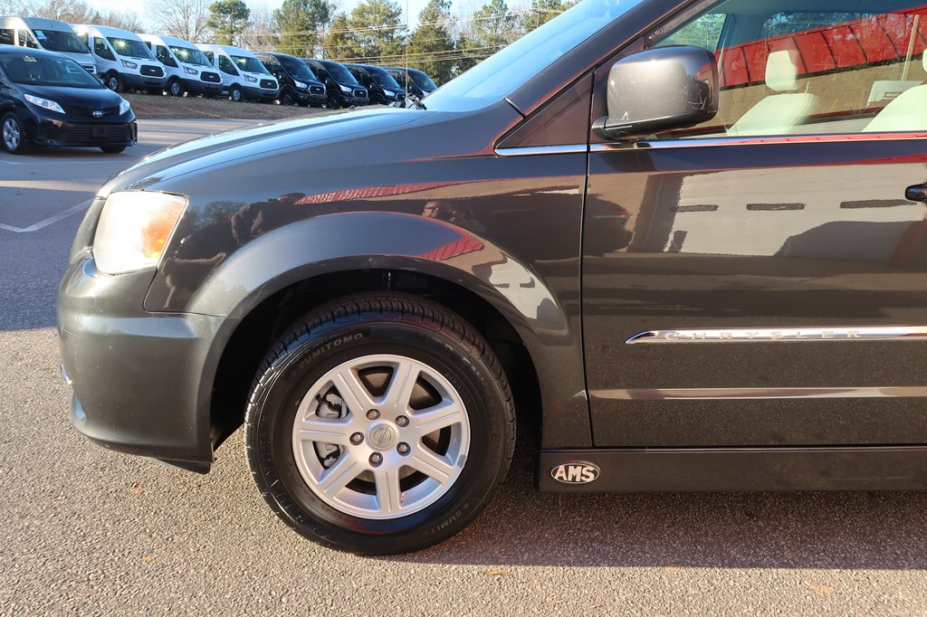 Photo 45 of this CHRYSLER TOWN & COUNTRY