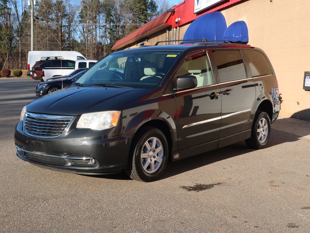 Photo 15 of this CHRYSLER TOWN & COUNTRY