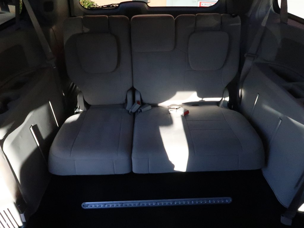Photo 24 of this CHRYSLER TOWN & COUNTRY