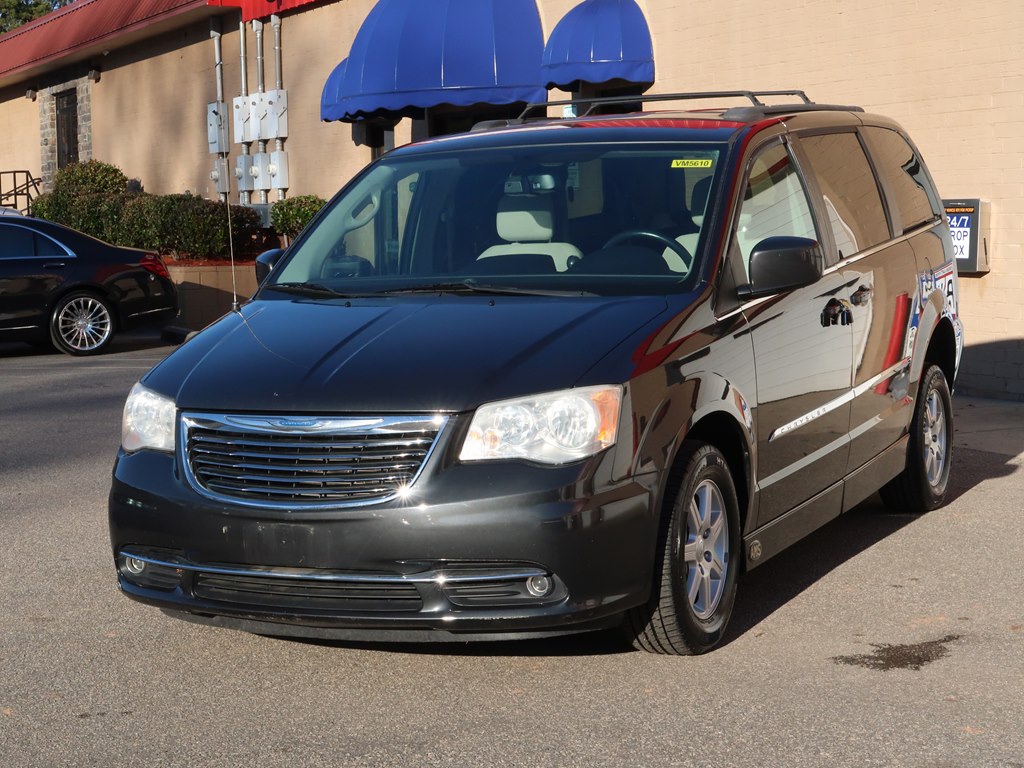 Photo 14 of this CHRYSLER TOWN & COUNTRY