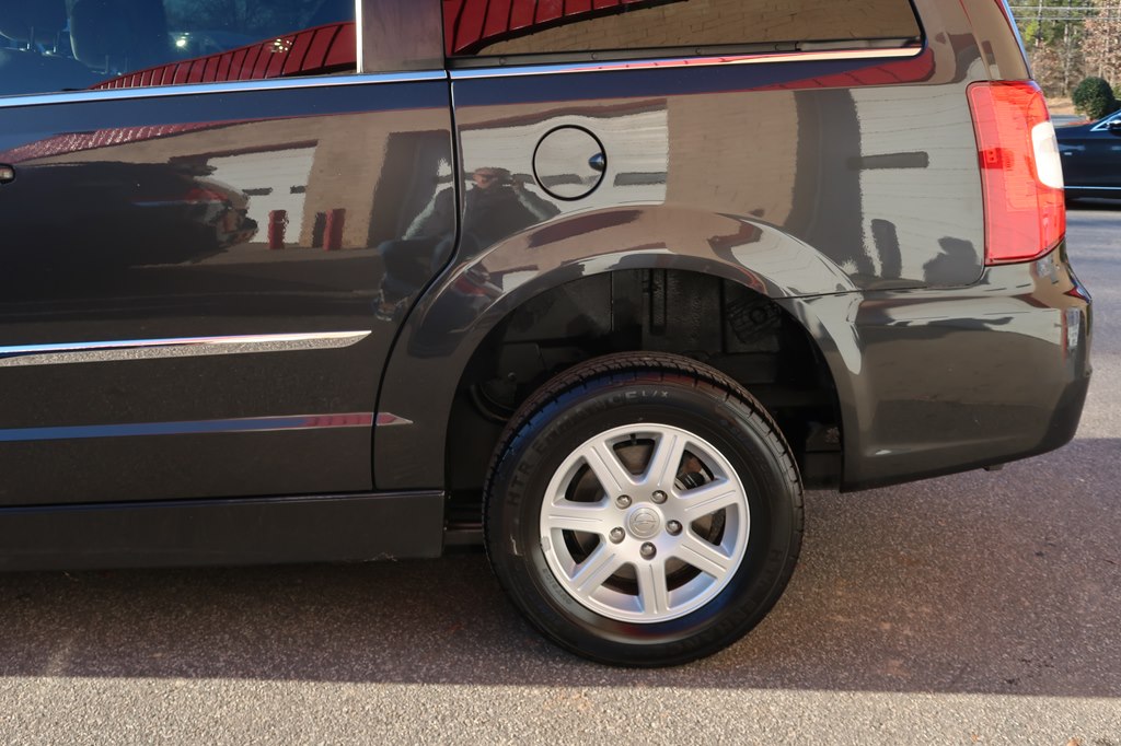 Photo 44 of this CHRYSLER TOWN & COUNTRY