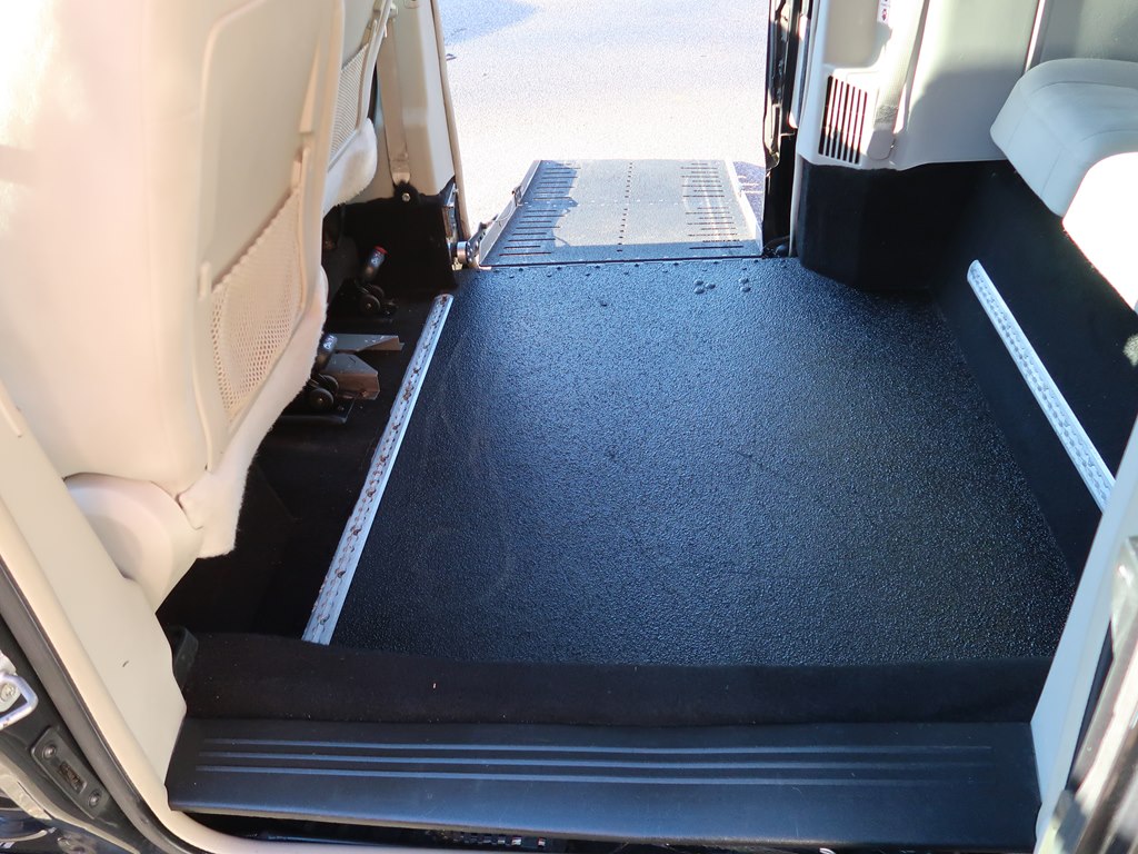 Photo 2 of this CHRYSLER TOWN & COUNTRY