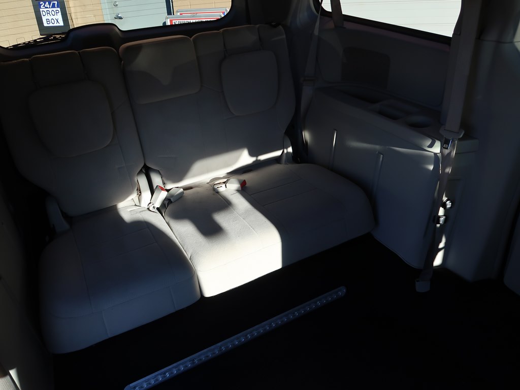 Photo 26 of this CHRYSLER TOWN & COUNTRY