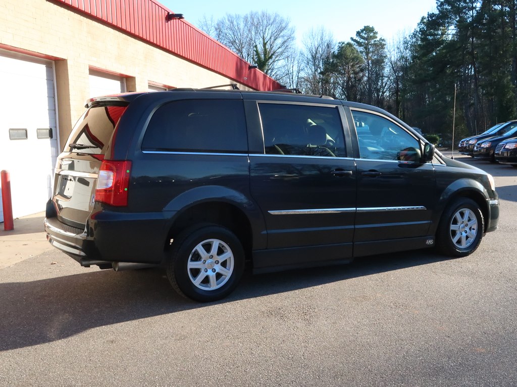 Photo 21 of this CHRYSLER TOWN & COUNTRY