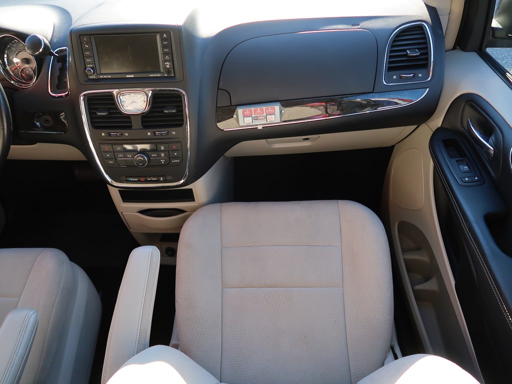 Photo 30 of this CHRYSLER TOWN & COUNTRY