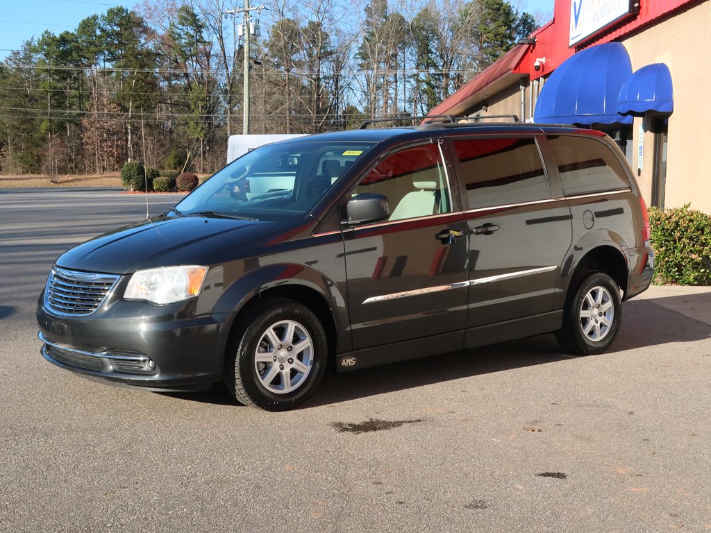 Photo 16 of this CHRYSLER TOWN & COUNTRY