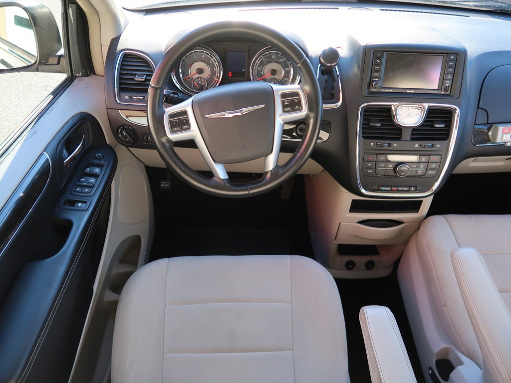 Photo 29 of this CHRYSLER TOWN & COUNTRY