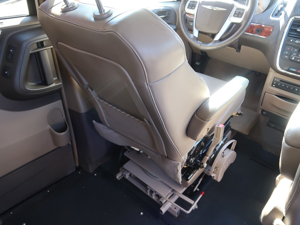 Photo 41 of this CHRYSLER TOWN & COUNTRY