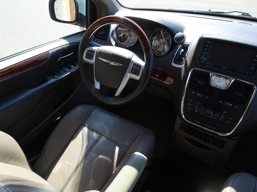 Photo 46 of this CHRYSLER TOWN & COUNTRY