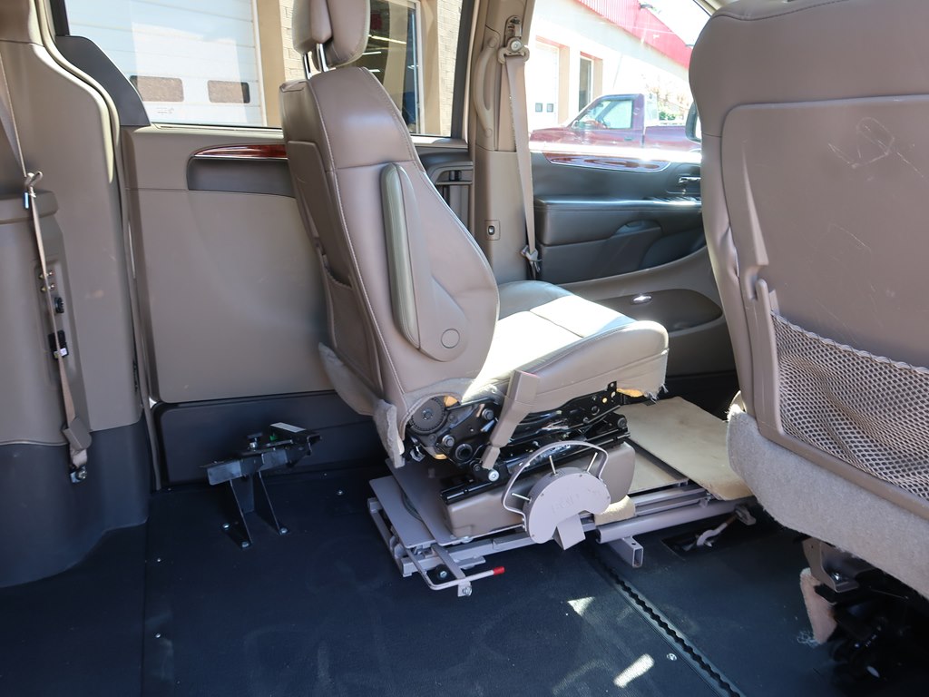 Photo 2 of this CHRYSLER TOWN & COUNTRY