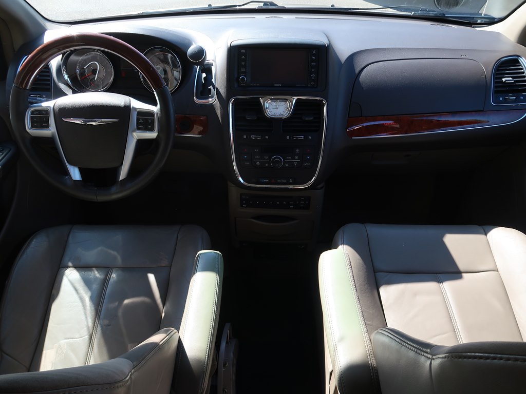 Photo 45 of this CHRYSLER TOWN & COUNTRY