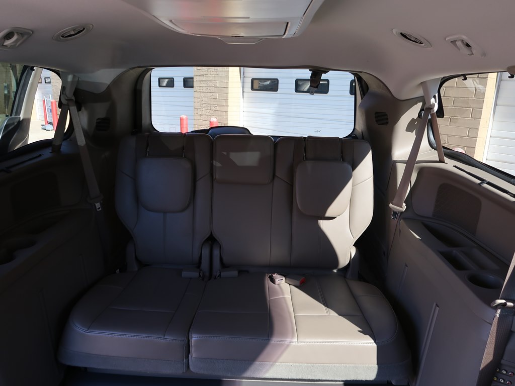 Photo 42 of this CHRYSLER TOWN & COUNTRY