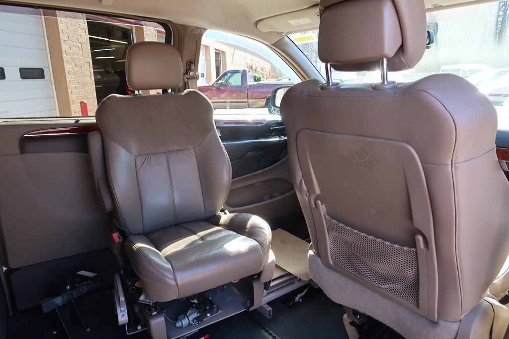 Photo 54 of this CHRYSLER TOWN & COUNTRY