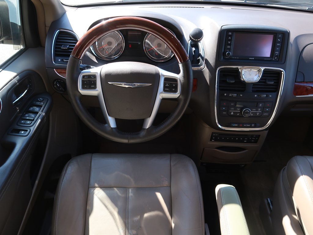 Photo 48 of this CHRYSLER TOWN & COUNTRY