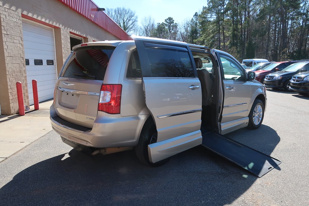 2012 CHRYSLER TOWN & COUNTRY