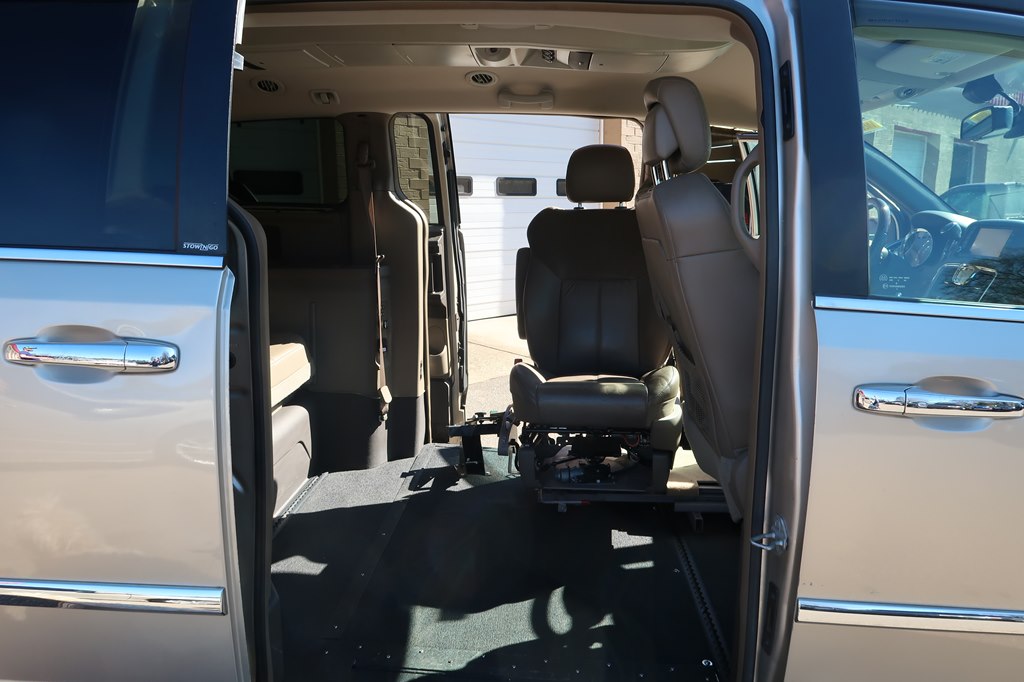 Photo 62 of this CHRYSLER TOWN & COUNTRY